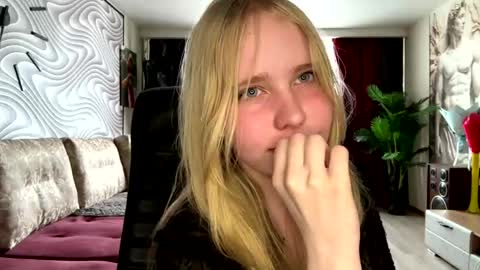 Snapshot of wilhelminafraker chatting on 05/28/26, 11:40 Anny online show from 05/28/26, 11:40
