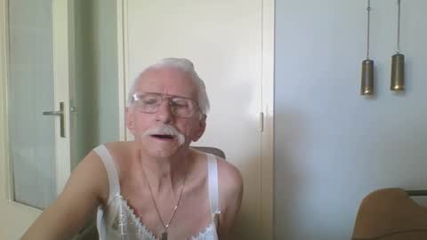 Snapshot of willem77779 chatting on 04/22/26, 11:45 willem77779 online show from 04/22/26, 11:45