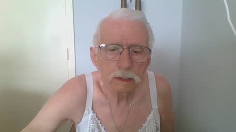 Snapshot of willem77779 chatting on 06/17/26, 09:45 willem77779 online show from 06/17/26, 09:45