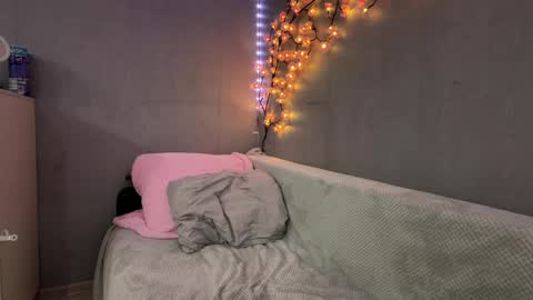 Olivia online show from 04/15/26, 07:58