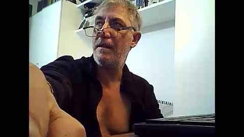 Snapshot of willfire71 chatting on 12/18/24, 01:34 Willfire71 online show from 12/18/24, 01:34