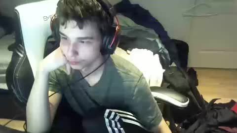 Snapshot of willfro_ chatting on 10/11/25, 02:00 willfro_ online show from 10/11/25, 02:00