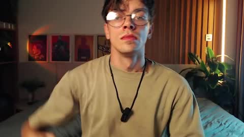 William online show from 04/05/26, 03:31