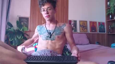 Snapshot of william_henry_a chatting on 06/22/26, 01:40 William online show from 06/22/26, 01:40