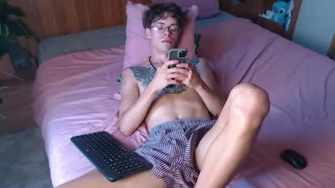 Snapshot of william_henry_a chatting on 06/22/26, 03:25 William online show from 06/22/26, 03:25