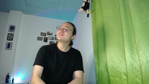 Snapshot of willmonkey chatting on 11/29/25, 03:20 willmonkey online show from 11/29/25, 03:20