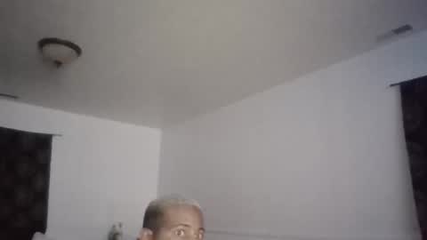 Snapshot of wilmer1915 chatting on 09/15/25, 04:45 elmejorhombre online show from 09/15/25, 04:45