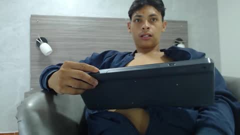 Wiltom online show from 11/11/25, 04:12