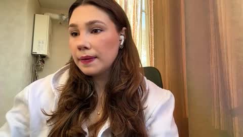 Snapshot of windycristelli chatting on 12/18/25, 10:32 Sina online show from 12/18/25, 10:32