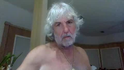 Snapshot of winedog2020 chatting on 02/19/26, 04:52 Gundja Man online show from 02/19/26, 04:52