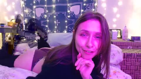 Snapshot of wingardiumleveveosa chatting on 12/02/24, 11:51 Eevie online show from 12/02/24, 11:51