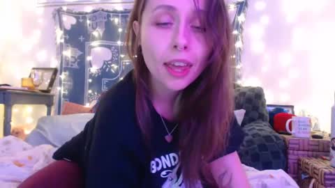 Snapshot of wingardiumleveveosa chatting on 12/09/24, 05:51 Eevie online show from 12/09/24, 05:51