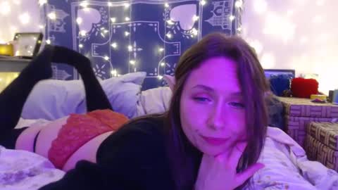 Snapshot of wingardiumleveveosa chatting on 12/23/24, 05:39 Eevie online show from 12/23/24, 05:39