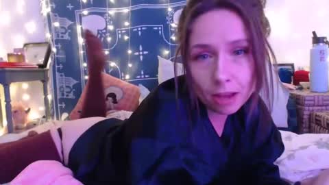 Snapshot of wingardiumleveveosa chatting on 01/06/25, 02:37 Eevie online show from 01/06/25, 02:37