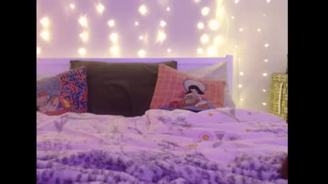 Snapshot of wingardiumleveveosa chatting on 01/24/25, 04:05 Eevie online show from 01/24/25, 04:05