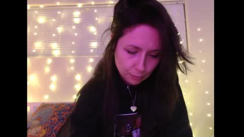 Snapshot of wingardiumleveveosa chatting on 01/26/25, 02:14 Eevie online show from 01/26/25, 02:14