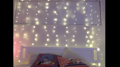 Snapshot of wingardiumleveveosa chatting on 02/17/25, 04:53 Eevie online show from 02/17/25, 04:53