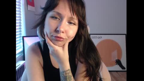 Snapshot of wingardiumleveveosa chatting on 09/13/25, 12:21 Eevie online show from 09/13/25, 12:21