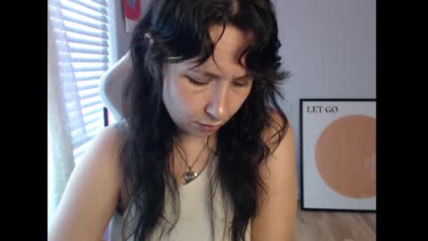 Snapshot of wingardiumleveveosa chatting on 09/25/25, 11:52 Eevie online show from 09/25/25, 11:52