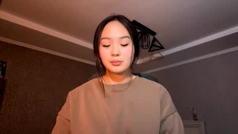 Snapshot of winterluchini chatting on 10/22/25, 03:45 Amina online show from 10/22/25, 03:45