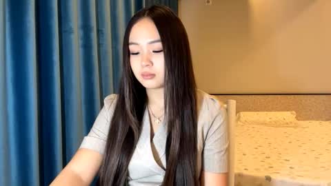 Snapshot of winterluchini chatting on 11/22/25, 02:16 Amina online show from 11/22/25, 02:16