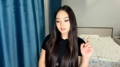 Snapshot of winterluchini chatting on 12/18/25, 12:22 Amina online show from 12/18/25, 12:22