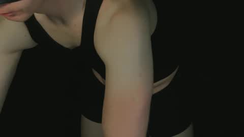 Snapshot of wipwips chatting on 09/21/25, 06:04 KiwiFruit89 online show from 09/21/25, 06:04