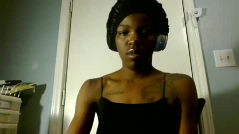 Snapshot of wishhwashy22 chatting on 02/21/25, 03:56 Chanel online show from 02/21/25, 03:56