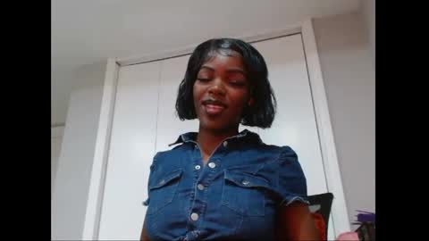 Snapshot of wishhwashy22 chatting on 01/14/26, 09:09 Chanel online show from 01/14/26, 09:09