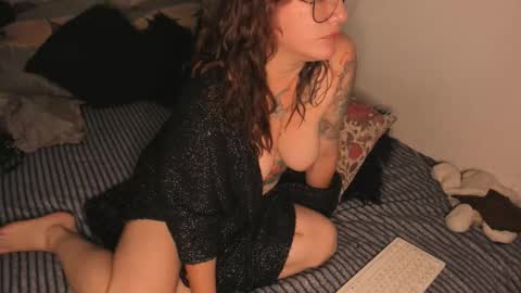 Snapshot of witch_eyes chatting on 02/10/26, 04:00 Anghel online show from 02/10/26, 04:00