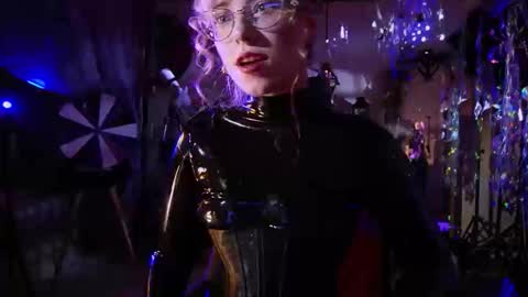 Snapshot of witch_fiona chatting on 05/05/26, 07:55 Goddess of two strapons - Mr. long Don Mr. Pinky online show from 05/05/26, 07:55