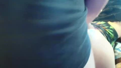 Snapshot of witchbitchmommy chatting on 11/06/25, 07:04 witchbitchmommy online show from 11/06/25, 07:04