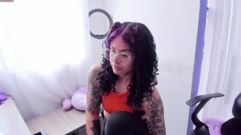     Luna Violeta  A r t i s t  online show from 01/30/25, 04:24