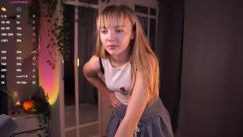 Snapshot of with_my_bae chatting on 10/29/25, 09:05 Hollis online show from 10/29/25, 09:05