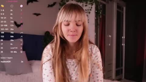 Snapshot of with_my_bae chatting on 11/13/25, 09:25 Hollis online show from 11/13/25, 09:25