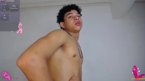 Snapshot of withoutlimitanal chatting on 09/14/25, 02:33 SEXY VALEN online show from 09/14/25, 02:33