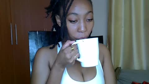 Snapshot of wizzia_khalifa chatting on 02/18/25, 04:15 girlie o online show from 02/18/25, 04:15