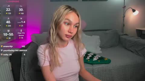 Snapshot of wladilia chatting on 02/13/25, 11:47 wladilia online show from 02/13/25, 11:47