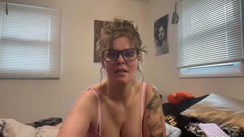 Snapshot of wldntulik2no chatting on 02/06/25, 05:09 Moth online show from 02/06/25, 05:09