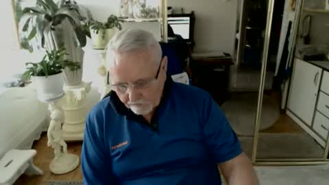 Snapshot of wlodek165 chatting on 02/04/25, 10:00 wlodek165 online show from 02/04/25, 10:00