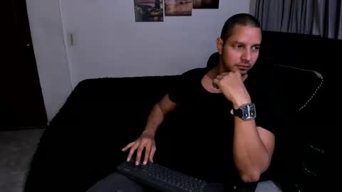 Snapshot of wncmodels chatting on 11/22/25, 04:11 Magnus Dark independent model online show from 11/22/25, 04:11