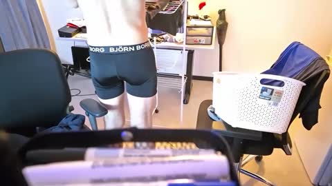 wnhz27 online show from 12/24/24, 01:38