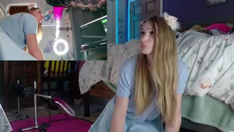 Snapshot of wolf_princess chatting on 11/15/25, 02:20 wolf_princess online show from 11/15/25, 02:20