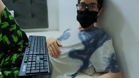 Snapshot of wolfan_sky chatting on 02/18/25, 11:33  W O L F  online show from 02/18/25, 11:33
