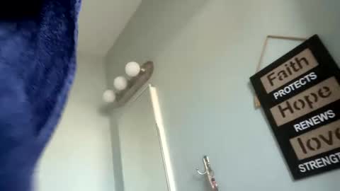 Snapshot of wolfgamer44 chatting on 01/22/25, 06:20 wolfgamer44 online show from 01/22/25, 06:20