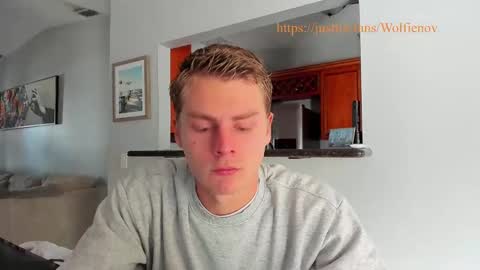 Wolfienov online show from 01/08/25, 04:44