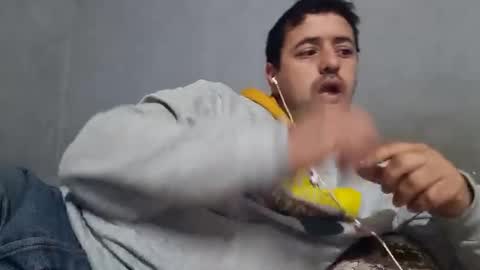 Snapshot of wolfrot chatting on 01/20/25, 01:39 wolf boy online show from 01/20/25, 01:39