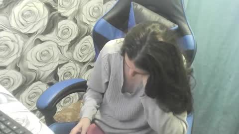 Snapshot of wolfxsnow chatting on 12/03/25, 10:30 wolfxsnow online show from 12/03/25, 10:30