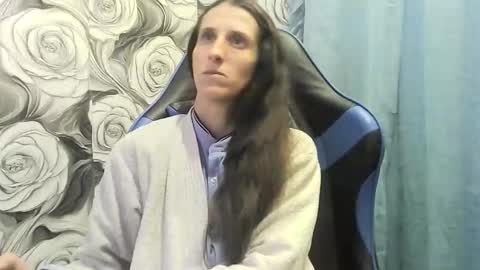 Snapshot of wolfxsnow chatting on 12/21/25, 07:59 wolfxsnow online show from 12/21/25, 07:59