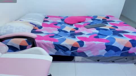 Snapshot of woman_rosse chatting on 12/16/25, 06:24 woman_rosse online show from 12/16/25, 06:24